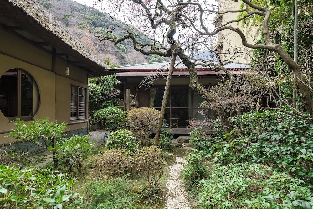 客室1 | 離れ 山家荘