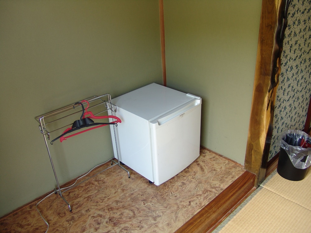 (個室)和室ツイン 小型冷蔵庫0 | 十和田湖バックパッカーズ