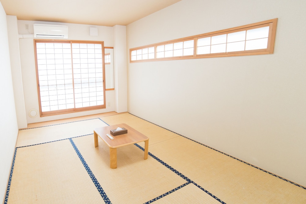 和室 4人部屋 (共用バスルーム) | ケイズハウス京都