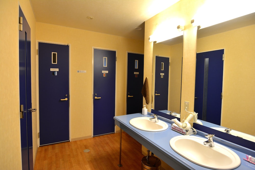 ダブルルーム (Shared Bathroom) バスルーム0 | ケイズハウス京都