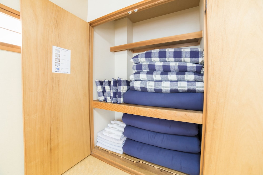 和室 4人部屋 (共用バスルーム) 客室1 | ケイズハウス京都