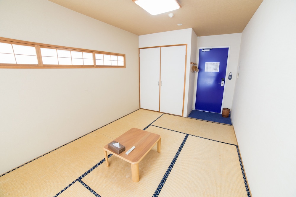 和室 4人部屋 (共用バスルーム) 客室2 | ケイズハウス京都