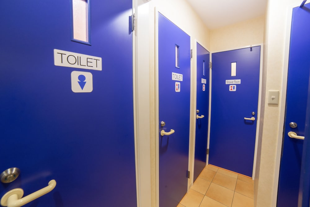 ツインルーム (with Sofa,Shared Bathroom) 客室1 | ケイズハウス京都