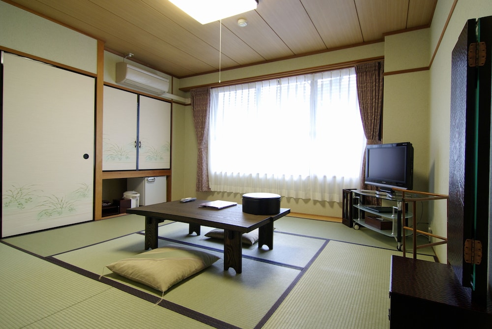 スタンダード ルーム ベッド (複数台) 共用バスルーム (for 1-3 people) | 京都 東山荘
