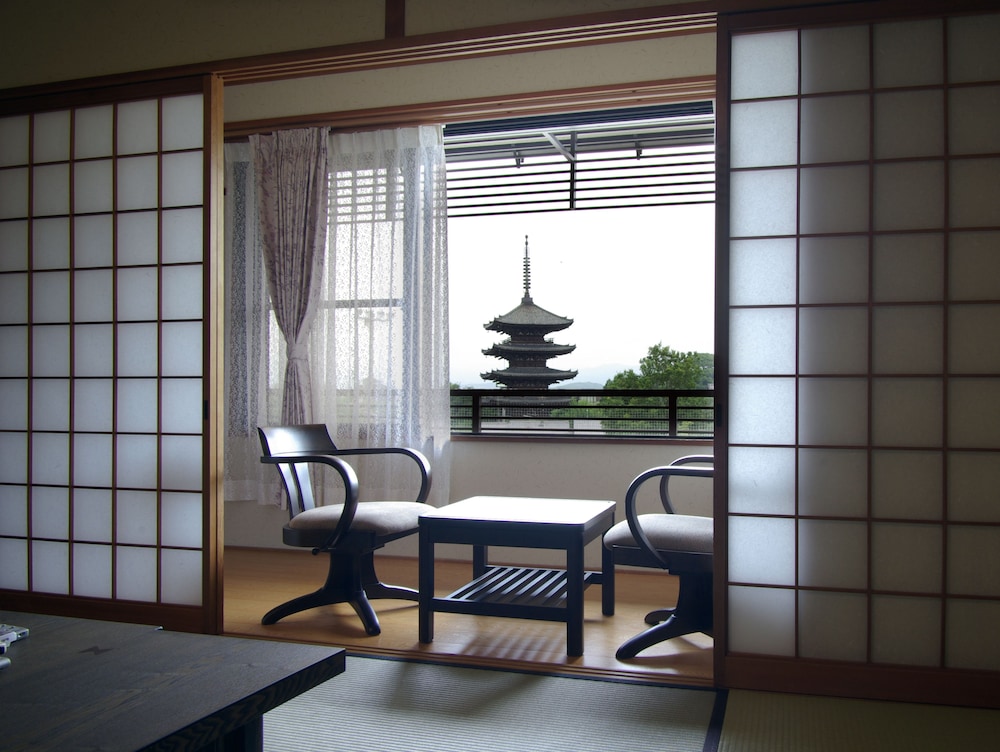 ラグジュアリー ルーム ベッド (複数台) 専用バスルーム (for 2-4 people) | 京都 東山荘