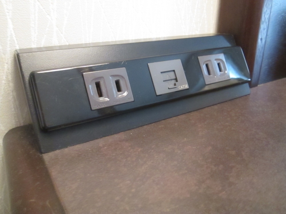 スモール ダブルルーム 喫煙可 (16 ㎡) 客室の設備とサービス1 | アパホテル〈松山城西〉