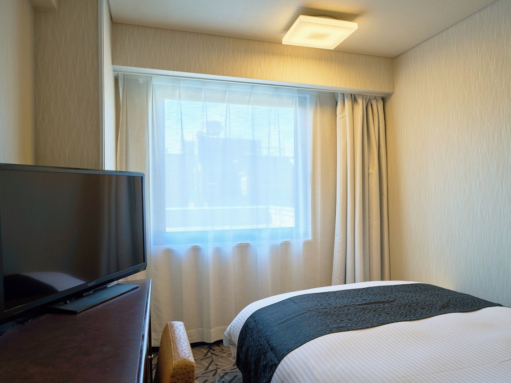 ダブルルーム 禁煙 (16 ㎡) | アパホテル〈松山城西〉
