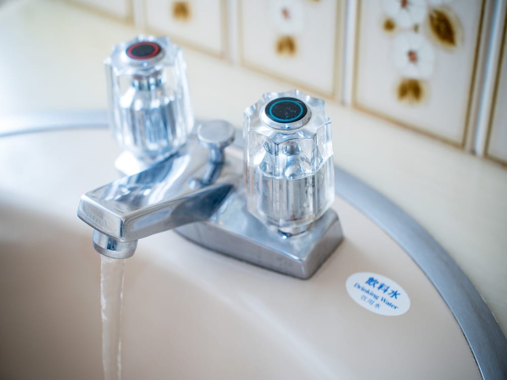 スモール ダブルルーム 喫煙可 (16 ㎡) バスルームのシンク0 | アパホテル〈松山城西〉