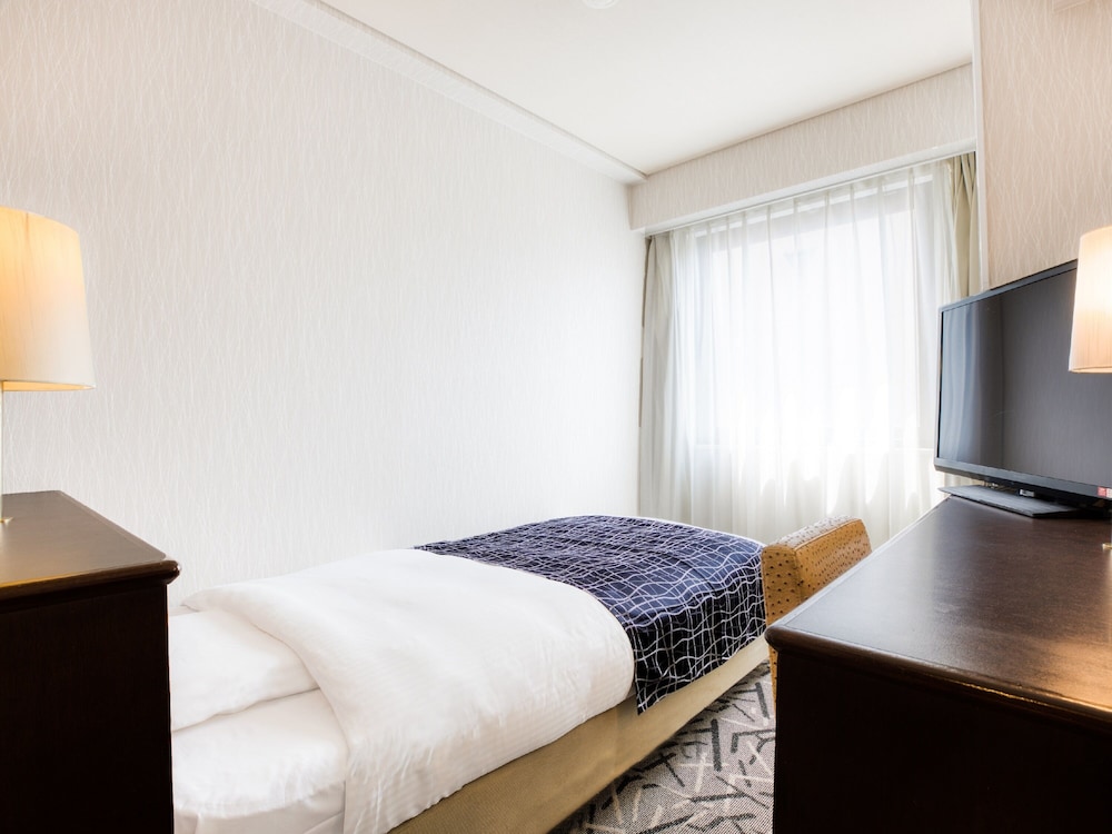 スモール ダブルルーム 喫煙可 (16 ㎡) | アパホテル〈松山城西〉
