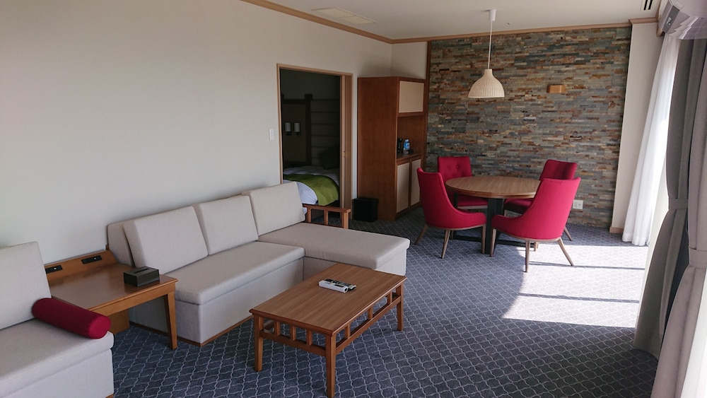 デラックス ツインルーム 禁煙 客室内のダイニングエリア0 | さつまリゾートホテル