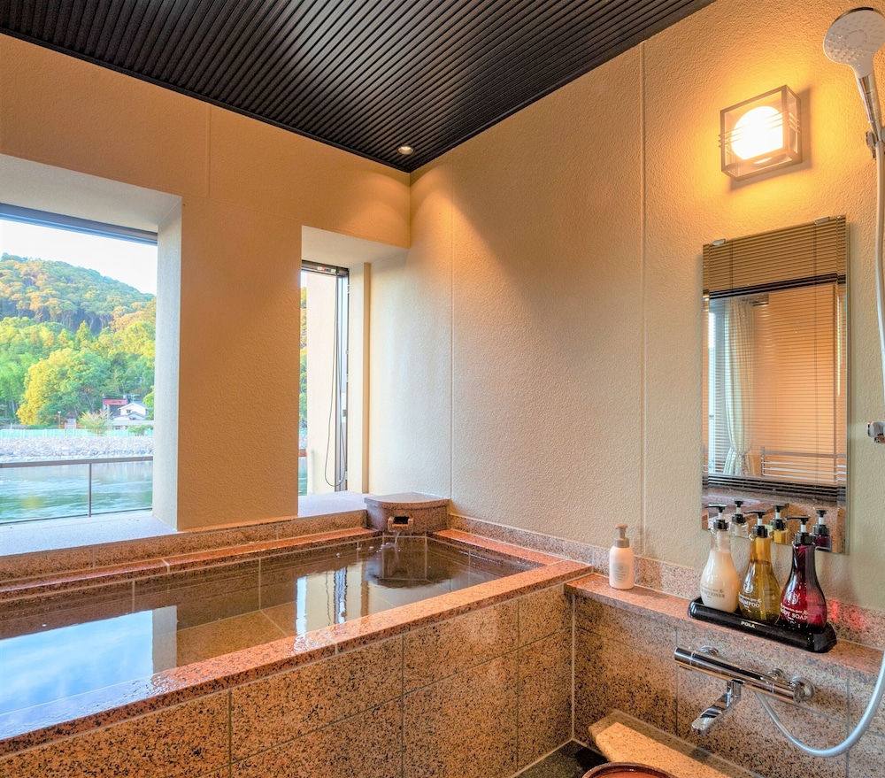 [蘭] 宇治川眺望 半露天風呂付デラックスツイン (禁煙) バスルーム0 | 京都宇治 花やしき浮舟園