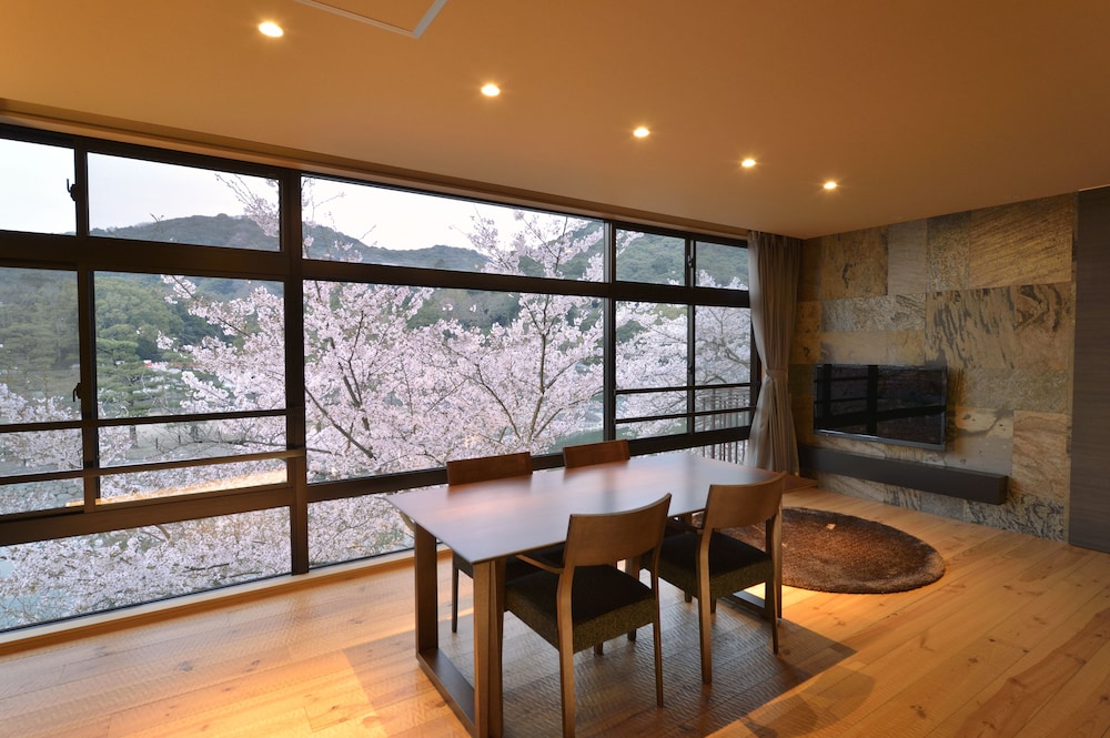 [BOTAN] 宇治川眺望ガラス窓のスーペリアツイン (禁煙) 部屋からの景観0 | 京都宇治 花やしき浮舟園