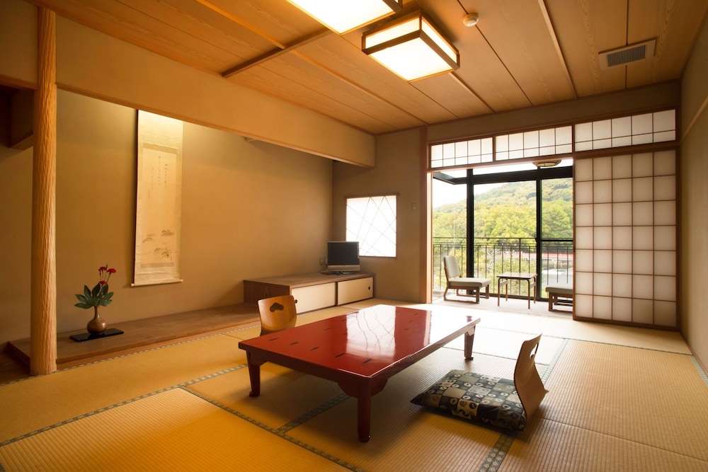 [和室12畳] 宇治川眺望 テラス付和室 (禁煙) | 京都宇治 花やしき浮舟園