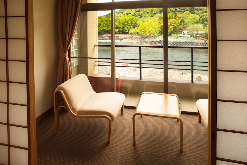 [和室10畳] 宇治川眺望 全室川側確約 (禁煙) 客室2 | 京都宇治 花やしき浮舟園
