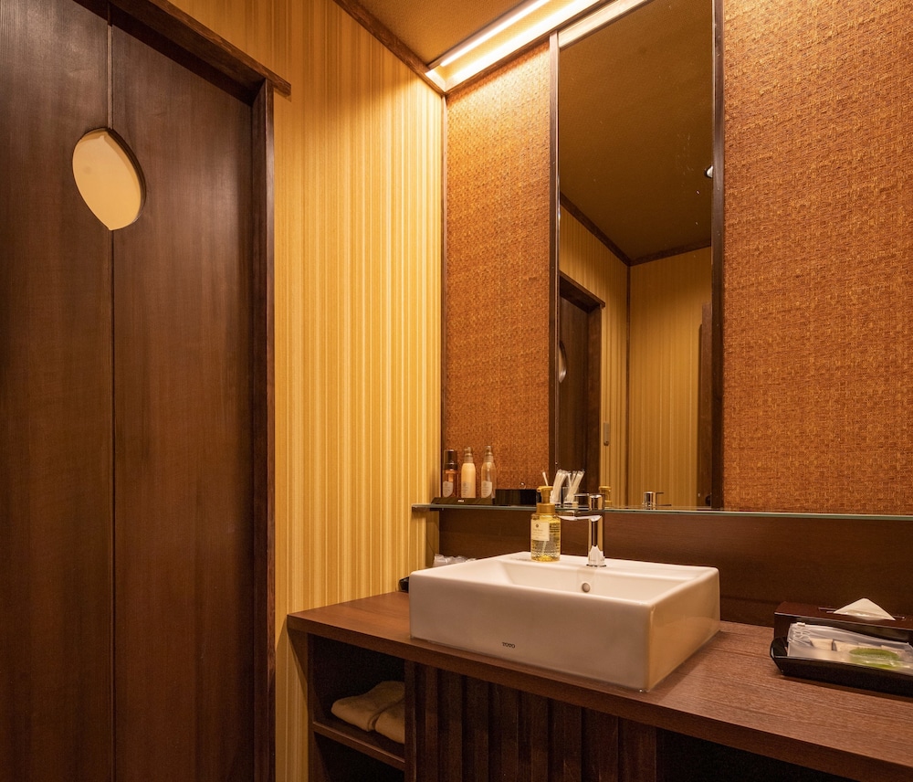 [蘭] 宇治川眺望 半露天風呂付デラックスツイン (禁煙) 客室の設備とサービス0 | 京都宇治 花やしき浮舟園