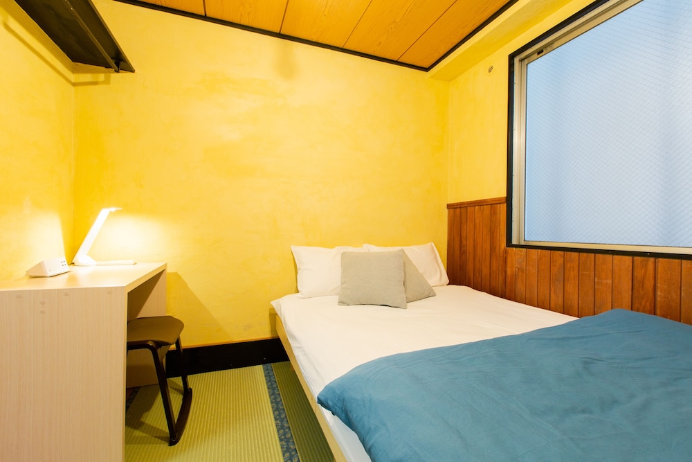 ベーシック ダブルルーム ダブルベッド 1 台 禁煙 共用バスルーム 客室3 | 品川宿ゲストハウス＆ツアーズ - ホステル