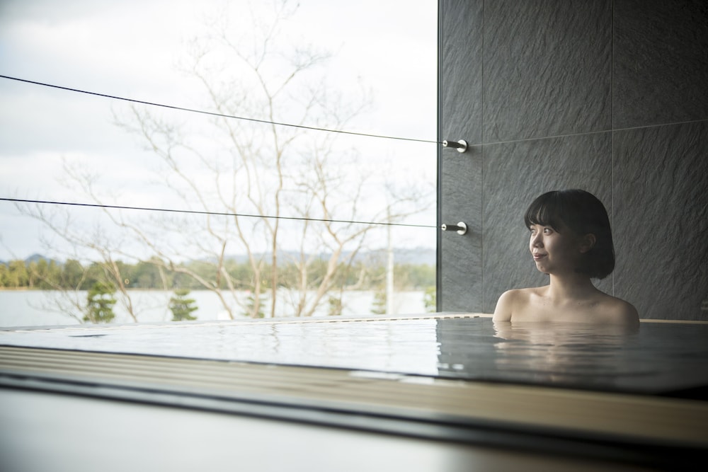 [蒼翠 so-sui] 90m² + ウッドデッキテラス付 (海側·禁煙客室·90m²) バスルーム6 | ホテル北野屋