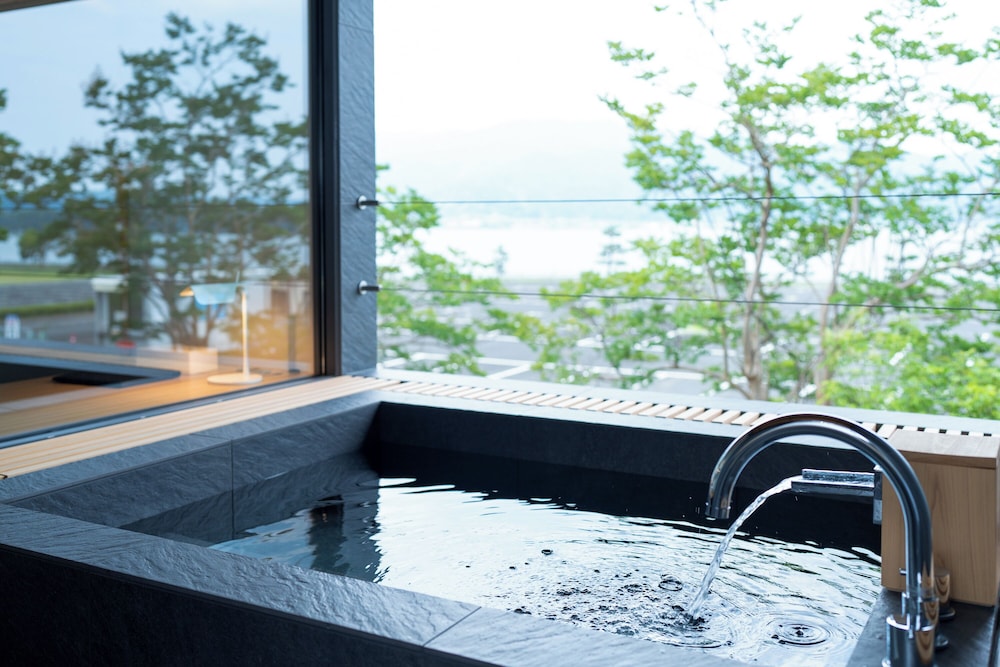 [蒼翠 so-sui] 90m² + ウッドデッキテラス付 (海側·禁煙客室·90m²) | ホテル北野屋