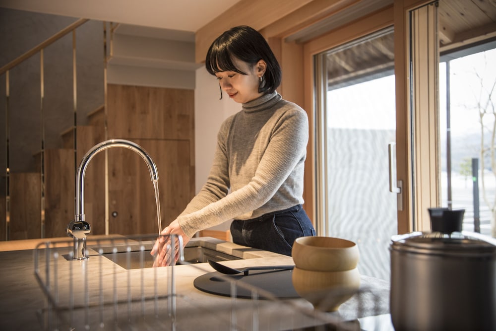 [蒼翠 so-sui] 90m² + ウッドデッキテラス付 (海側·禁煙客室·90m²) 客室9 | ホテル北野屋