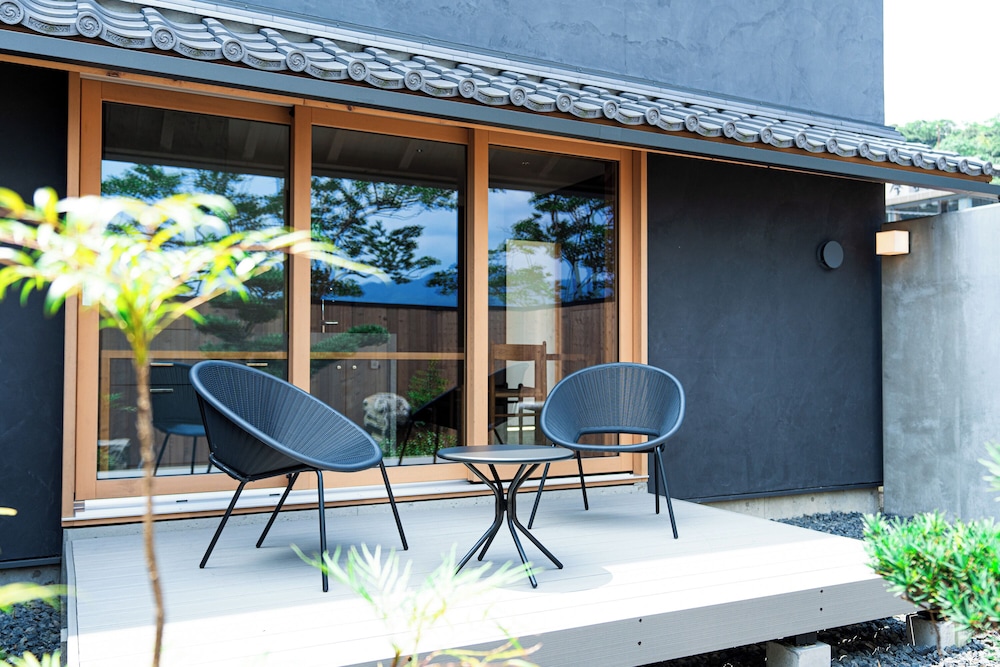 [蒼翠 so-sui] 90m² + ウッドデッキテラス付 (海側·禁煙客室·90m²) テラス / パティオ1 | ホテル北野屋
