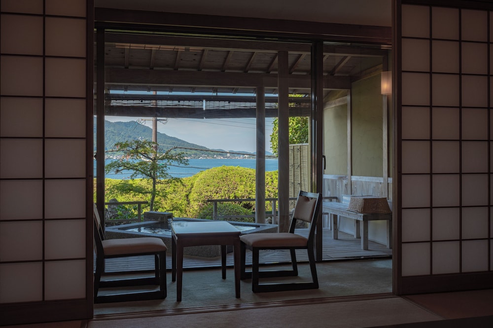 【露天風呂付・和室】〈海側・禁煙客室・42㎡〉 客室28 | ホテル北野屋