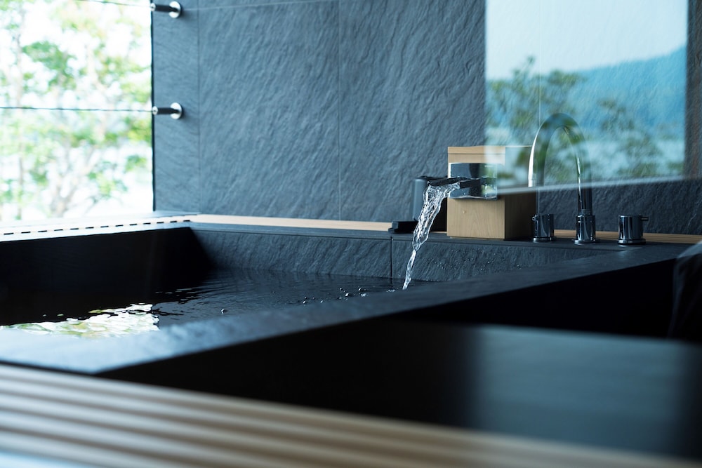 [蒼翠 so-sui] 90m² + ウッドデッキテラス付 (海側·禁煙客室·90m²) バスルーム9 | ホテル北野屋