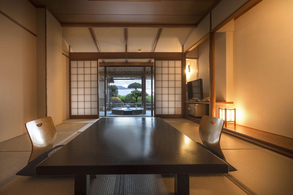 【露天風呂付・和室】〈海側・禁煙客室・42㎡〉 客室16 | ホテル北野屋