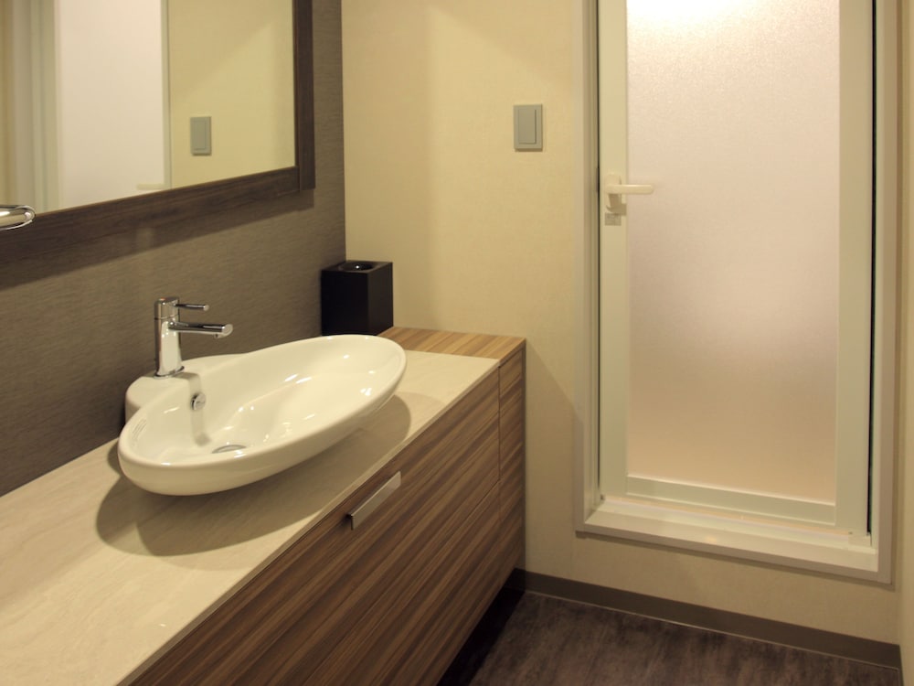 スーペリア ツインルーム 禁煙　（改修工事：2026年1月5日～9月30日、8:00～18:00に騒音あり） 客室の設備とサービス1 | ホテル エルシエント京都八条口