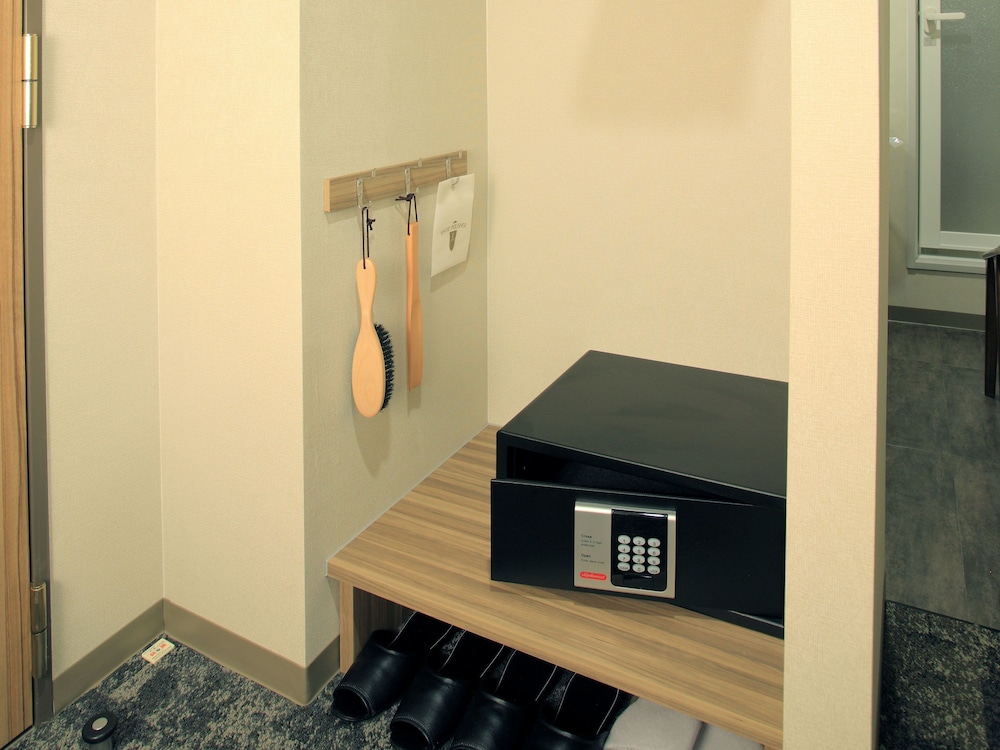 スーペリア トリプルルーム 禁煙　（改修工事：2026年1月5日～9月30日、8:00～18:00に騒音あり） 客室の設備とサービス0 | ホテル エルシエント京都八条口