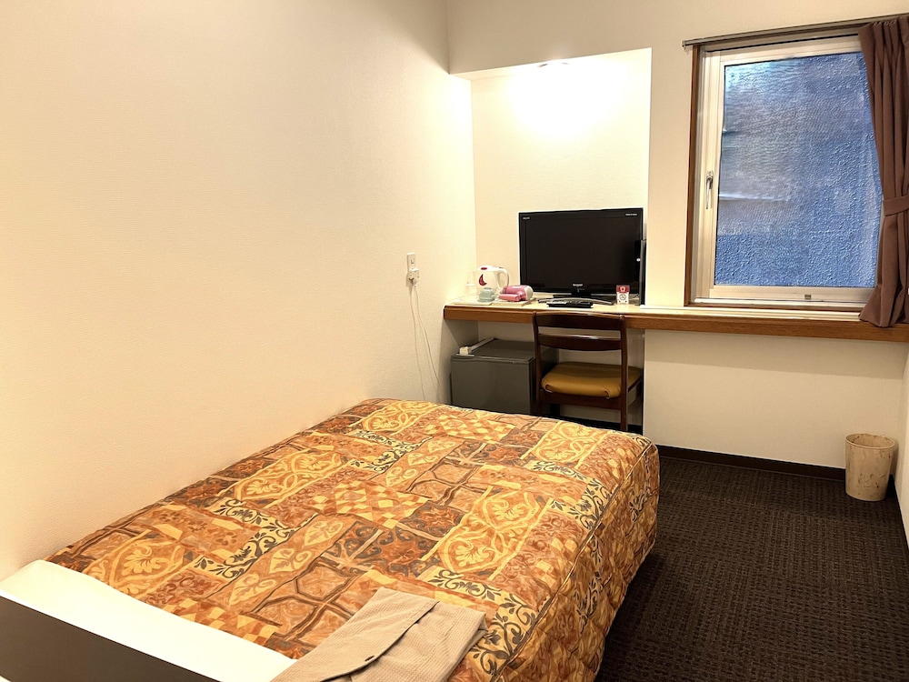 セミダブルルーム 禁煙 客室5 | ホテル時計台