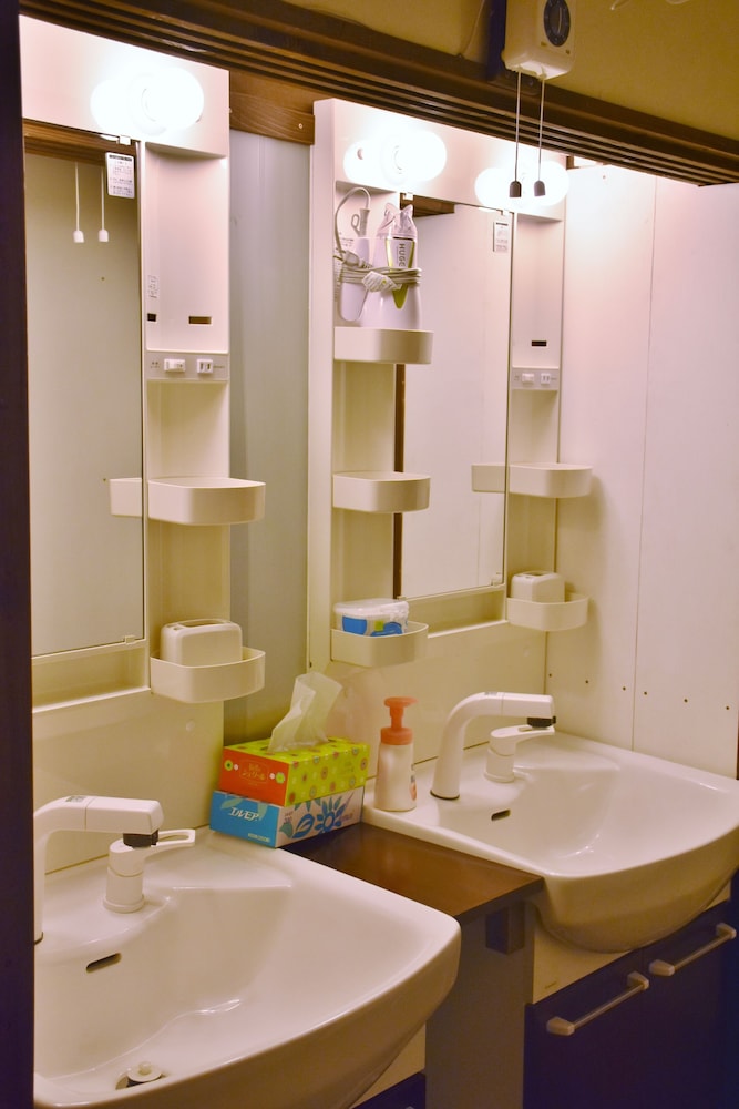 トラディショナル ハウス バスルームのシンク0 | 町屋ゲストハウスならまち