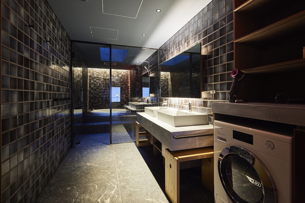 ラグジュアリー スイート　山 バスルーム2 | 厳島いろは