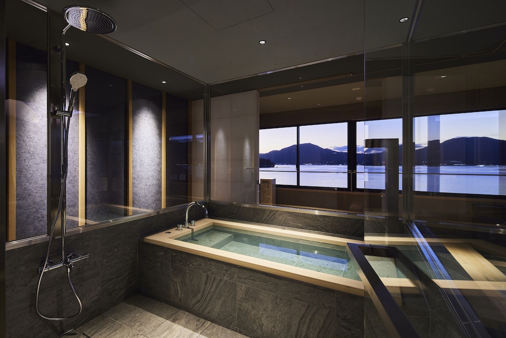 ラグジュアリー スイート 海 バスルーム1 | 厳島いろは