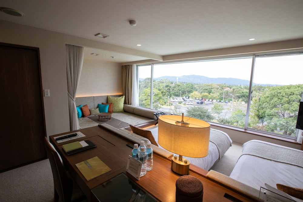 デラックスルーム 禁煙 (ベッド2台+布団2組) 客室2 | NEMU RESORT HOTEL NEMU