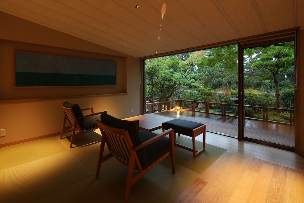 テラス付き 和モダン ガーデン ビュー0 | 文珠荘