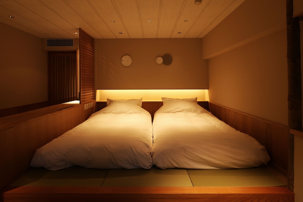 テラス付き 和モダン 客室3 | 文珠荘