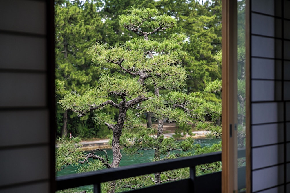 [雪月花] 純和室 10畳 客室1 | 文珠荘