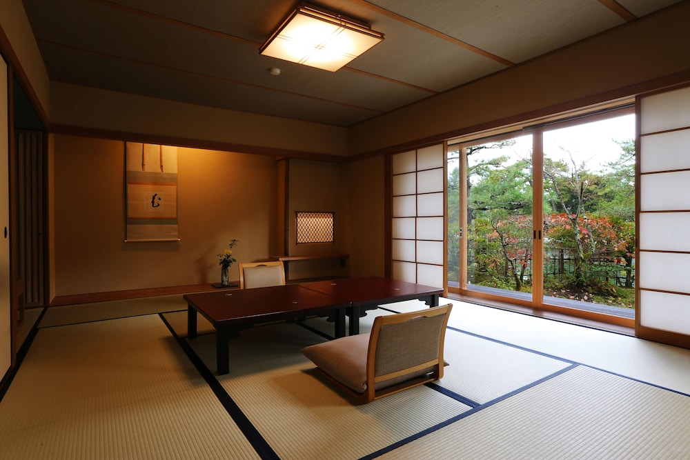 [雪月花] 純和室 10畳 客室3 | 文珠荘
