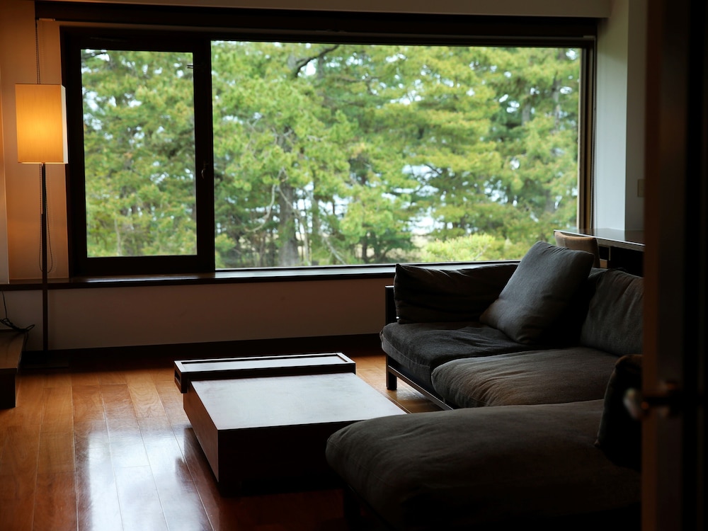 空のみどり[特別室] リビング エリア0 | 文珠荘