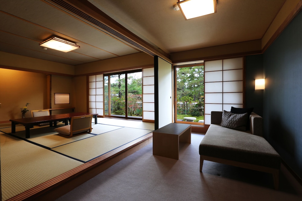 [雪月花] 純和室 10畳 客室4 | 文珠荘