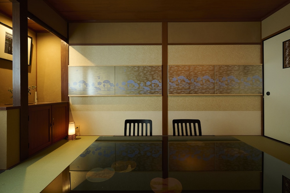 [特別室 東本願寺ビュー] たいせつな花1-4名 禁煙 客室4 | 北海館 お花坊