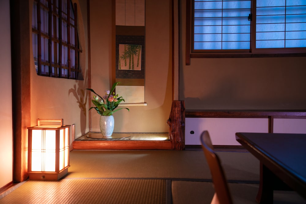 スタンダード和室 バスなし 4-6名 禁煙 客室3 | 北海館 お花坊