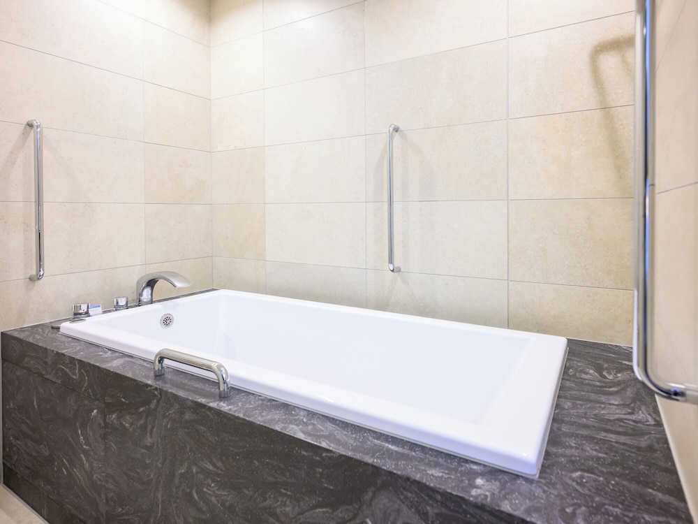 オーセントスイート(2名利用)禁煙（54平方メートル） バスルーム1 | オーセントホテル小樽