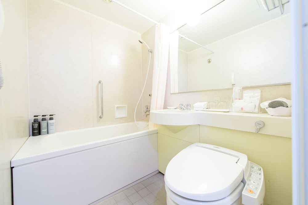 セミダブルルーム(2名利用) 禁煙(18平方メートル) バスルーム0 | オーセントホテル小樽