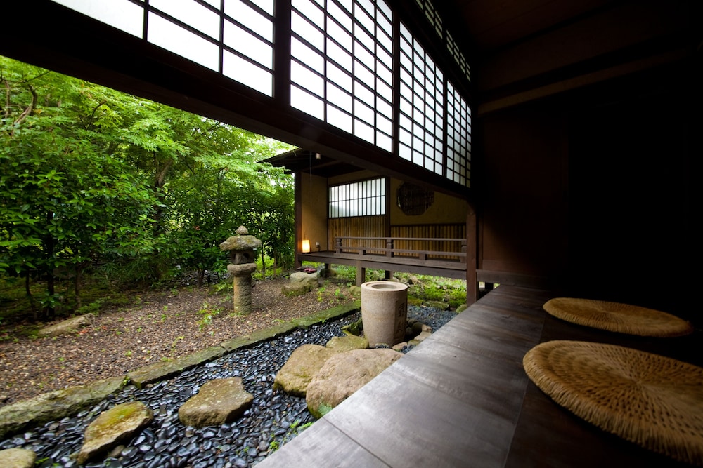 和室 デラックススイート 露天風呂付 別館 禁煙 客室の設備とサービス0 | ゆふいん 月燈庵