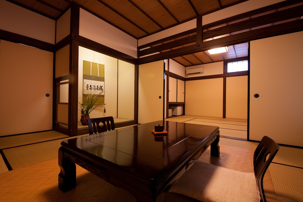 和室 デラックススイート 露天風呂付 別館 禁煙 リビングルーム0 | ゆふいん 月燈庵