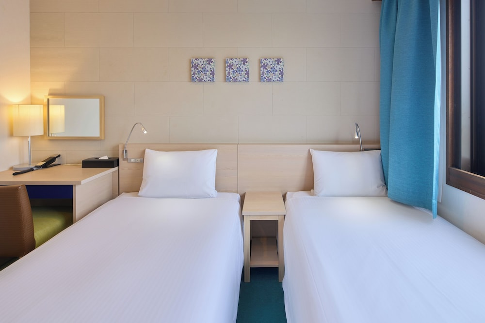 コンパクトツイン 2名利用 客室1 | ホテルゆがふいんおきなわ