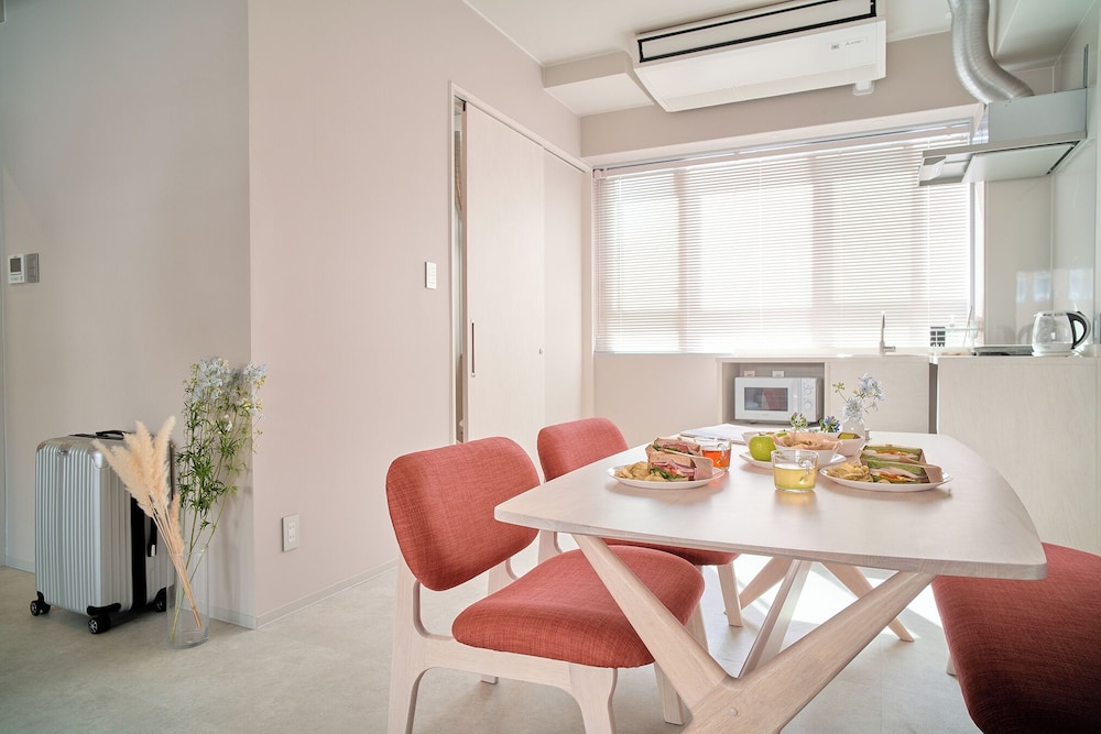 デラックス ツインルーム 客室内のダイニングエリア0 | ホステル カサノダ