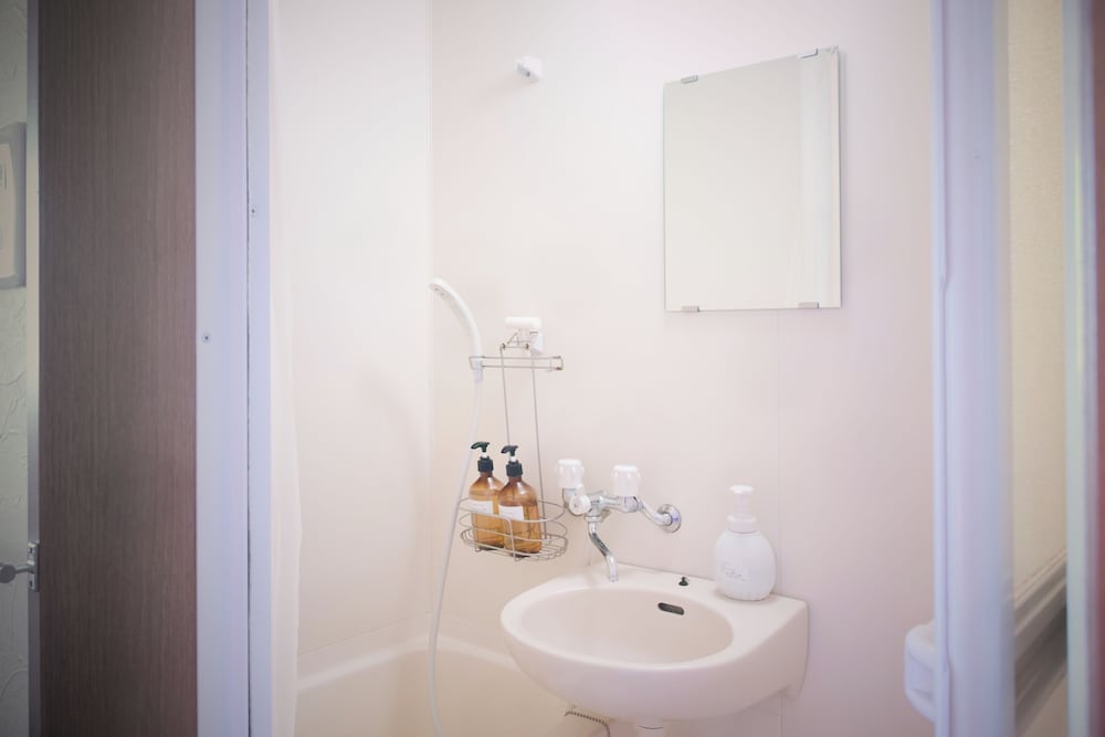 エコノミー ツインルーム バスルーム1 | ホステル カサノダ