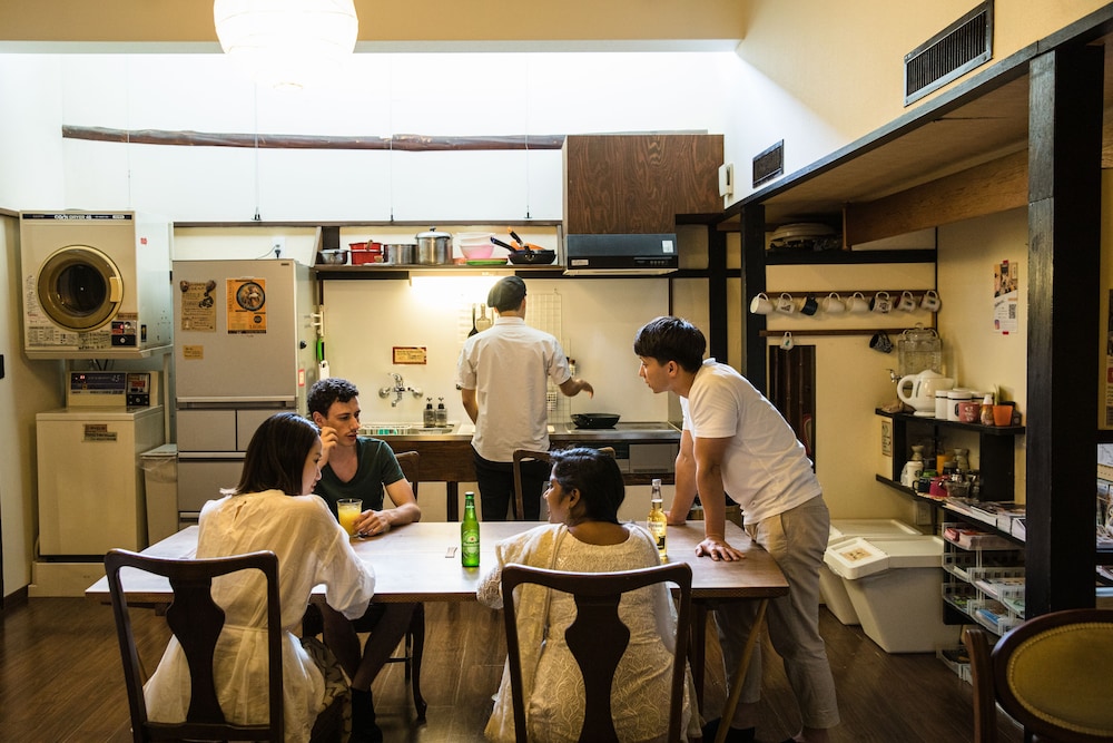 ツインルーム 二段ベッド, 布団2枚まで追加可能 共用キッチン0 | ゲストハウス由苑